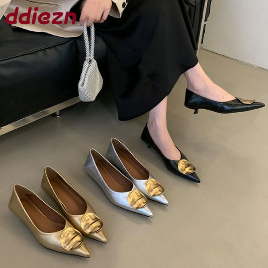 Women’s Low Heel Pointed-Toe Slip-On Shoes – Elegant Metal Accent Fashion Footwear for Spring & Summer | حذاء نسائي سهل الارتداء بكعب منخفض وطرف مدبب – تصميم أنيق بلمسة معدنية لصيف وربيع أنيق