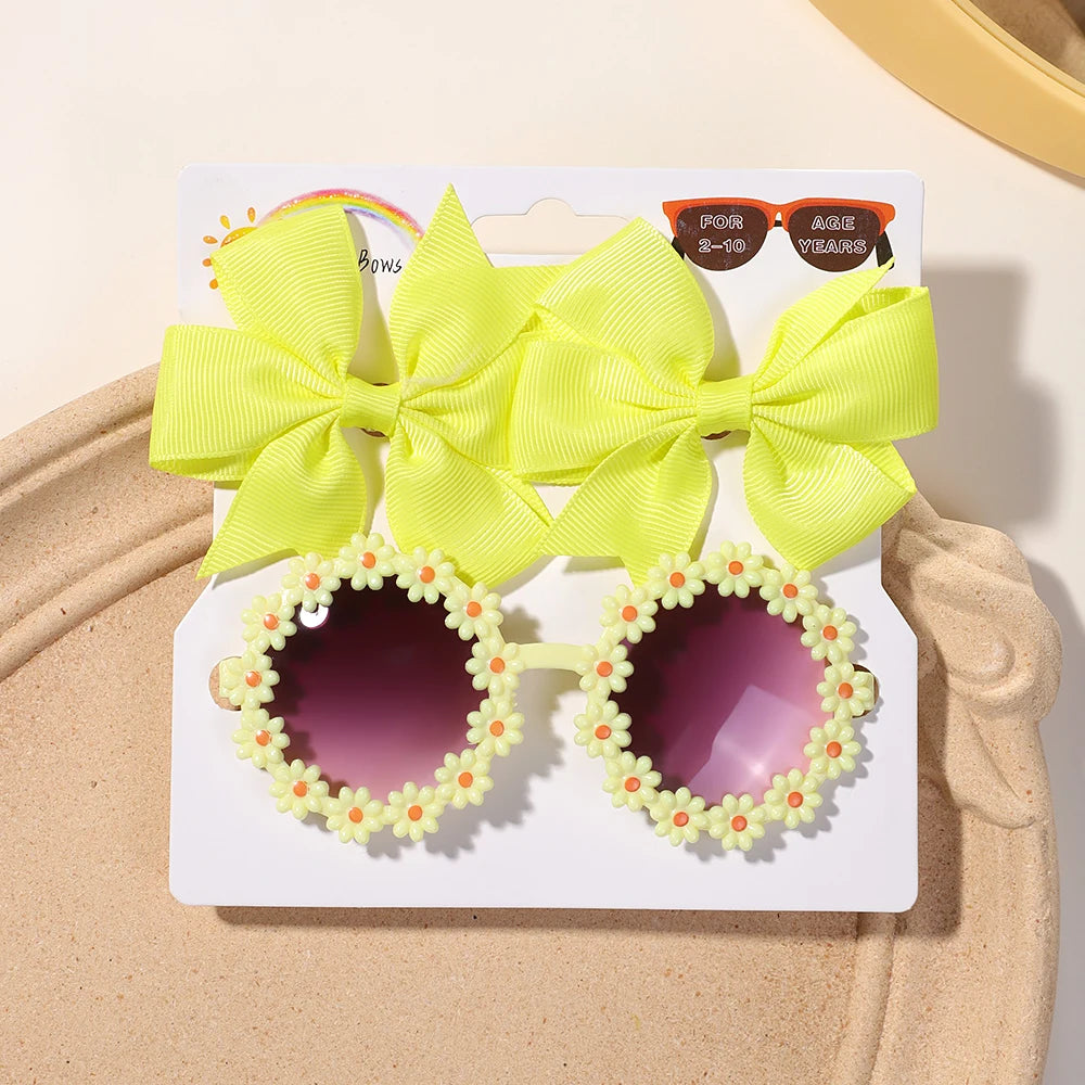 🌸 3Pcs Kids Retro Accessories Set – Cheer Bow Hairclips + Flower Sunglasses + Hairgrip | طقم إكسسوارات أطفال 3 قطع – فيونكات شعر + نظارات شمسية ريترو + مشبك بناتي