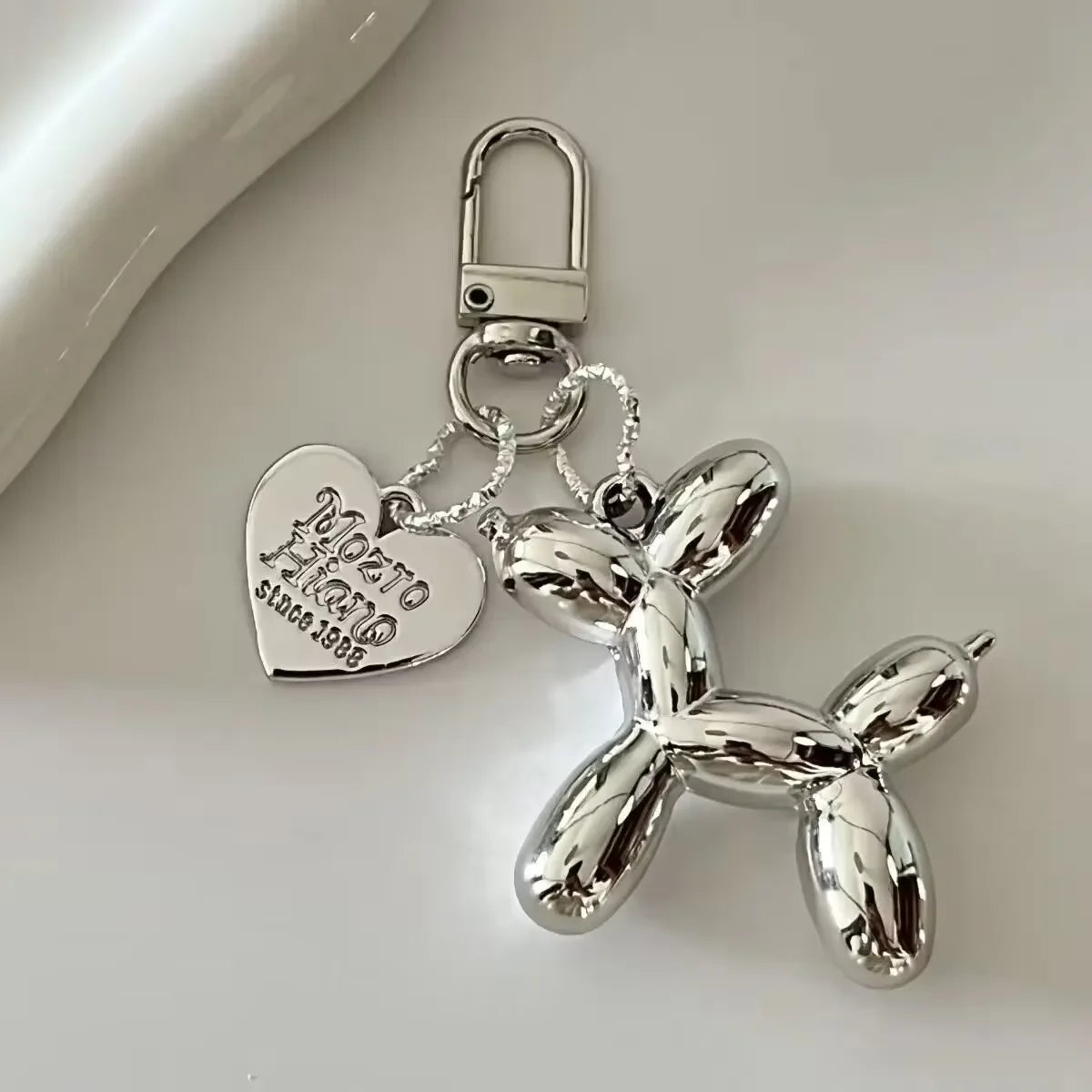 🐶 Y2K Balloon Dog Keychain – Funky Bag & Car Accessory | سلسلة مفاتيح كلب بالون ستايل Y2K – إكسسوار عصري للشنط والمفاتيح