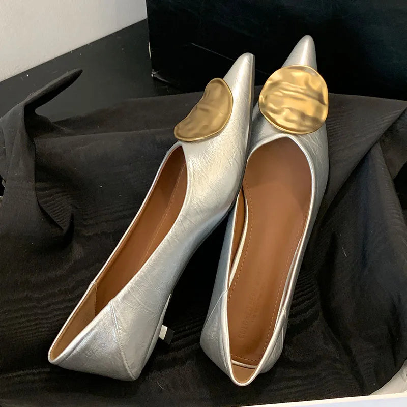 Women’s Low Heel Pointed-Toe Slip-On Shoes – Elegant Metal Accent Fashion Footwear for Spring & Summer | حذاء نسائي سهل الارتداء بكعب منخفض وطرف مدبب – تصميم أنيق بلمسة معدنية لصيف وربيع أنيق