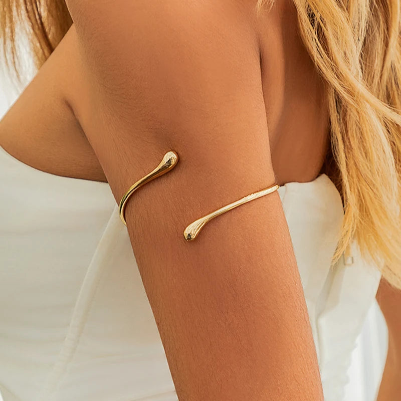 ✨ Ingemark Vintage Water Drop Cuff Bracelet 💧 – 2024 Geometric Open Bangle for Women | سوار كف مفتوح بتصميم قطرة ماء من إنجمارك – موضة 2024 بأسلوب أنثوي هندسي راقٍ