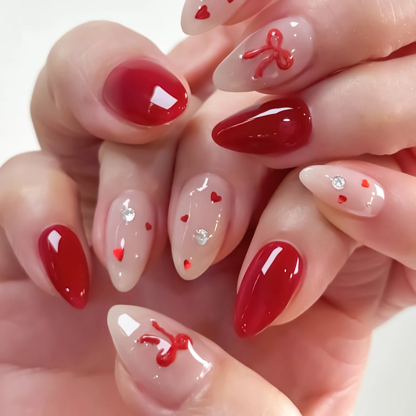 24pcs Sweet Detachable False Nails with Bowknots & Pearls – أظافر صناعية فاخرة قابلة للفك مزينة بفيونكات ولؤلؤ