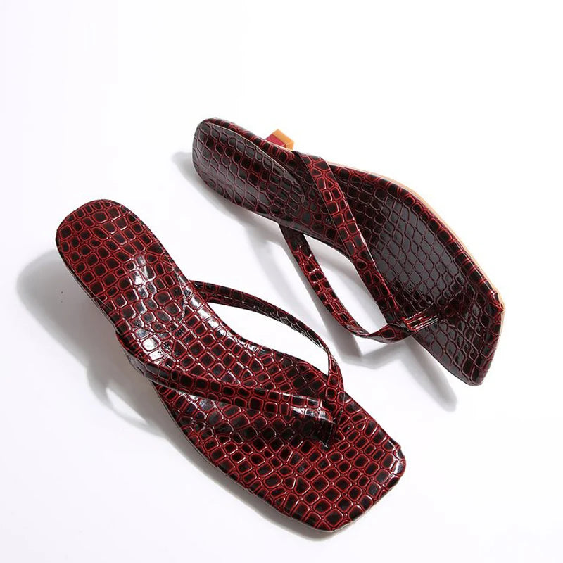 Women’s Crocodile Print Kitten Heel Flip-Flops – Square Toe Clip-Toe Stiletto Sandals for Summer | شبشب نسائي بكعب كيتن ونقشة جلد التمساح – مقدمة مربعة ورباط بين الأصابع لصيف أنيق