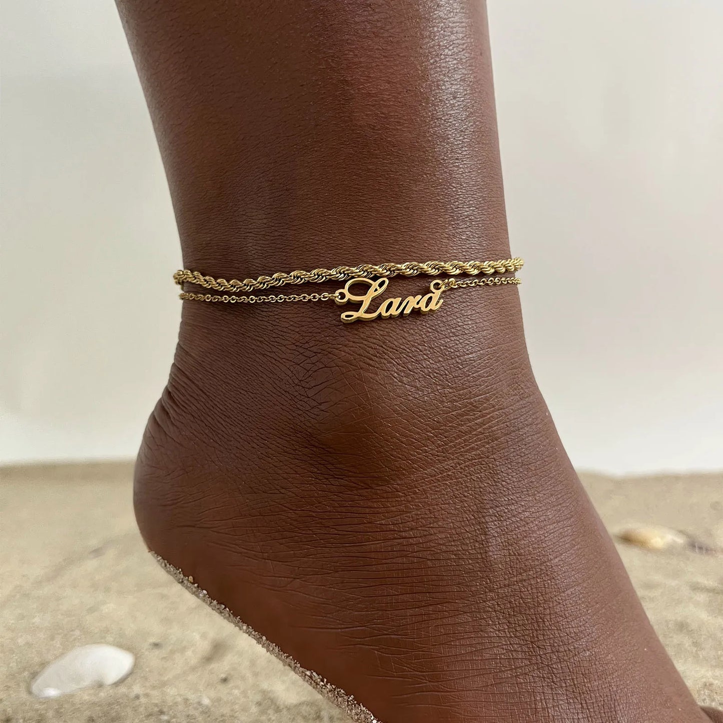 Vnox Personalized Name Anklet – Custom Gold Stainless Steel Chain Bracelet for Women | خلخال مخصص باسم من Vnox – سلسلة من الستانلس ستيل الذهبي بتصميم شخصي أنيق للنساء
