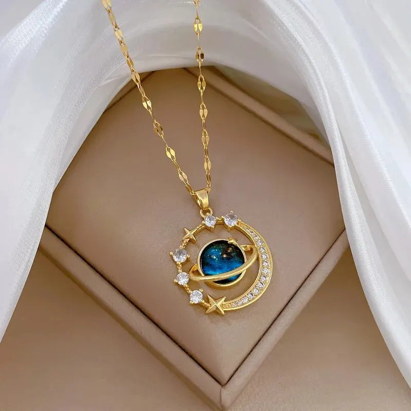 🌟 Light Luxury Astronaut Planet Necklace for Women | قلادة فاخرة بتصميم رائد فضاء وكواكب للنساء