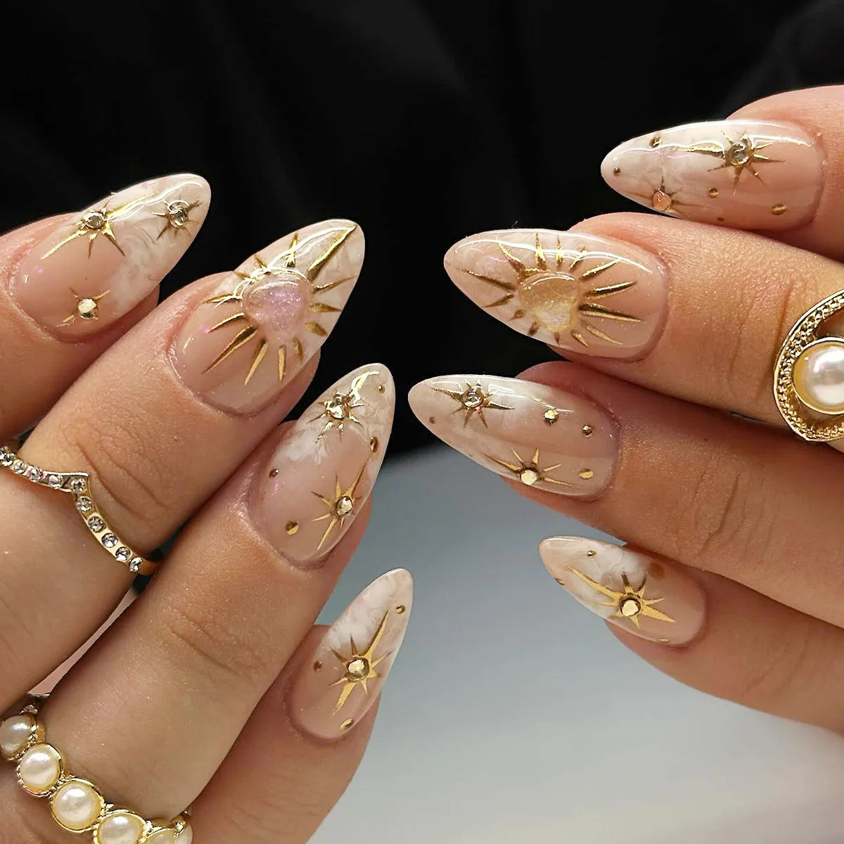 24 قطعة أظافر صناعية بشكل لوزي مع لاصق وديكور فضي – 24Pcs Almond Shape Fake Nails with Glue & Silver Bow Design