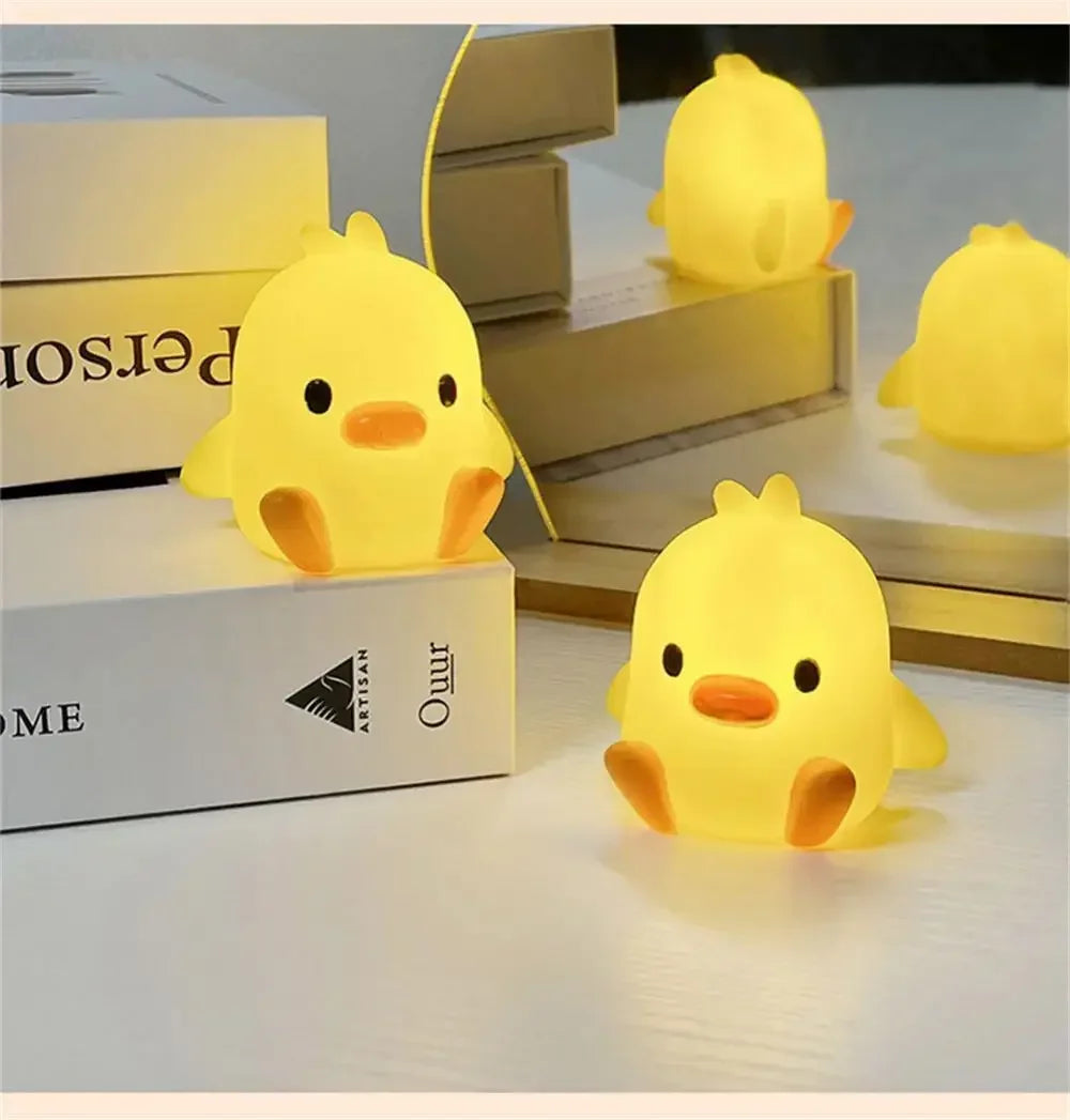 Little Yellow Duck Night Light – Cute Cartoon Bedside Lamp for Kids | مصباح بطة صفراء صغيرة ليلي – لمبة كرتونية لطيفة بجانب السرير للأطفال