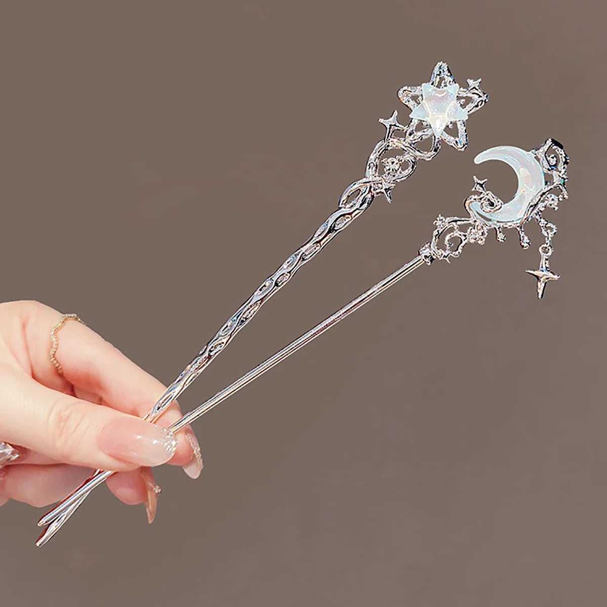 🌟 Vintage Moonstone Star & Moon Hair Sticks for Women 🌙 – Chinese Style Tassel Hairpins | عيدان شعر نسائية مزينة بأحجار مونستون وتصميم نجوم وقمر – دبوس شعر صيني مع شراشيب أنيقة