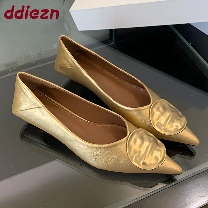 Women’s Low Heel Pointed-Toe Slip-On Shoes – Elegant Metal Accent Fashion Footwear for Spring & Summer | حذاء نسائي سهل الارتداء بكعب منخفض وطرف مدبب – تصميم أنيق بلمسة معدنية لصيف وربيع أنيق