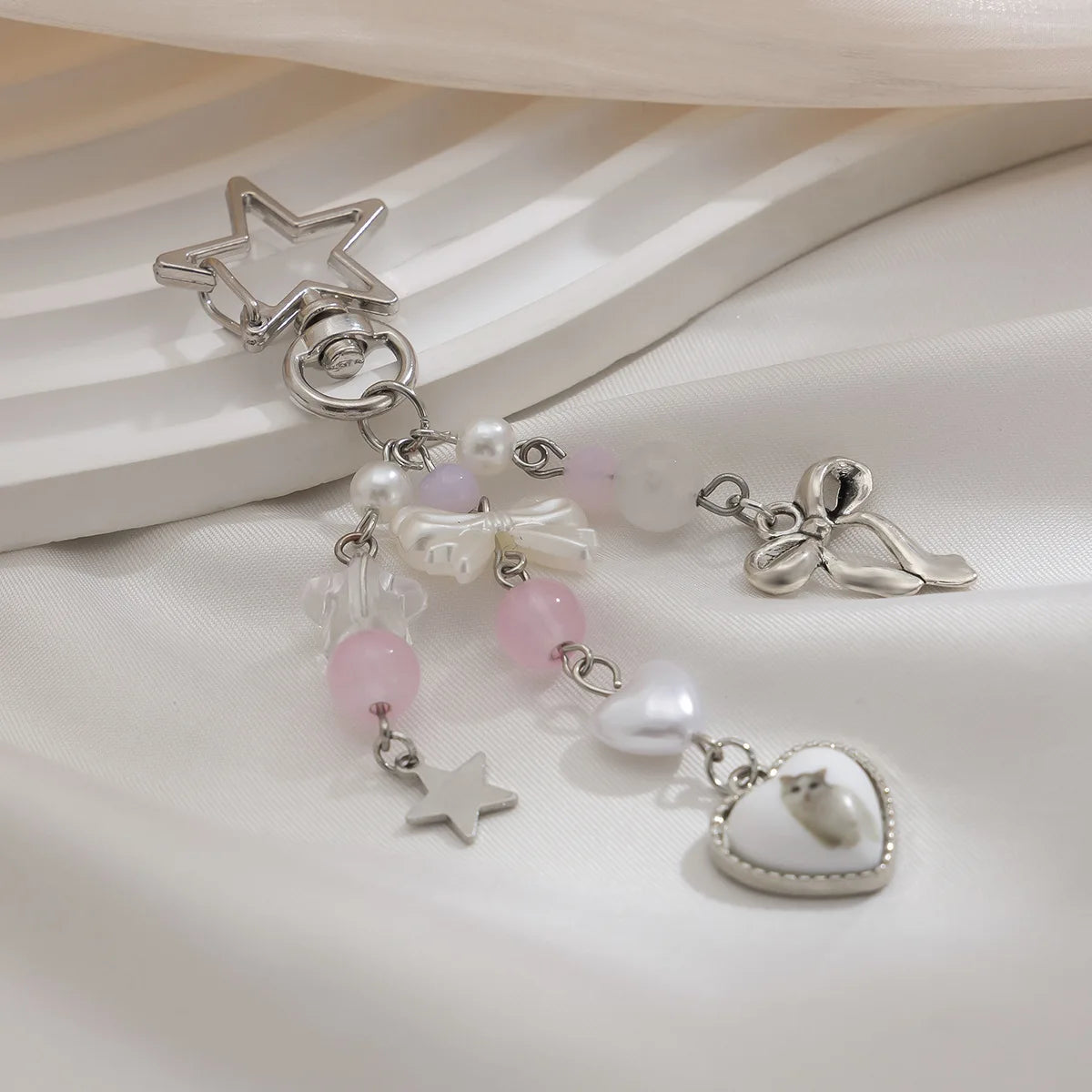 Y2K Flower, Star, Bow & Strawberry Pendant Keychain – Acrylic Bag & Pants Chain Accessory for Girls & Students | سلسلة مفاتيح Y2K بتعليقات زهر، نجمة، فيونكة وفراولة – إكسسوار أكريليك عصري للحقائب والبناطيل