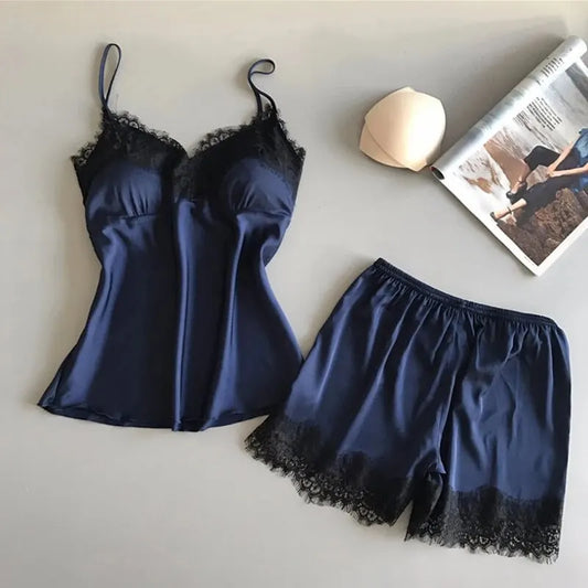 💤 Women’s Lace Pajama Set 👙 – V-Neck Fashion Sleepwear with Shorts | طقم بيجاما نسائي دانتيل أنيق – كنزة بفتحة V وشورت للنوم