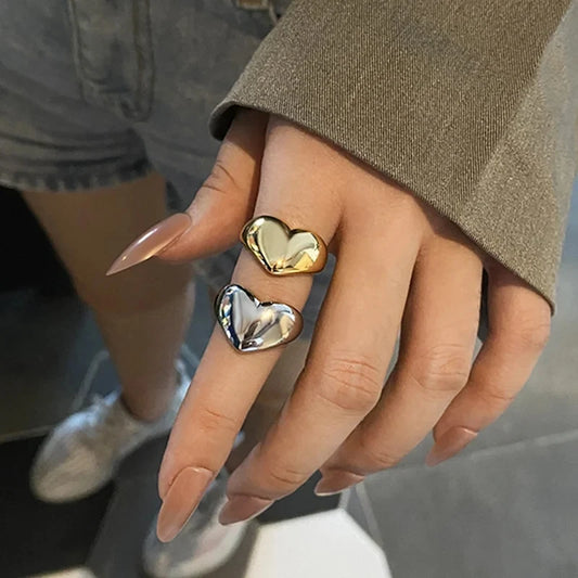 ✨ Stainless Steel Heart Ring – Smooth Metal Unisex Y2K Couple Jewelry 🔷 خاتم قلب معدني ناعم من الستانلس ستيل – تصميم عصري Y2K للرجال والنساء