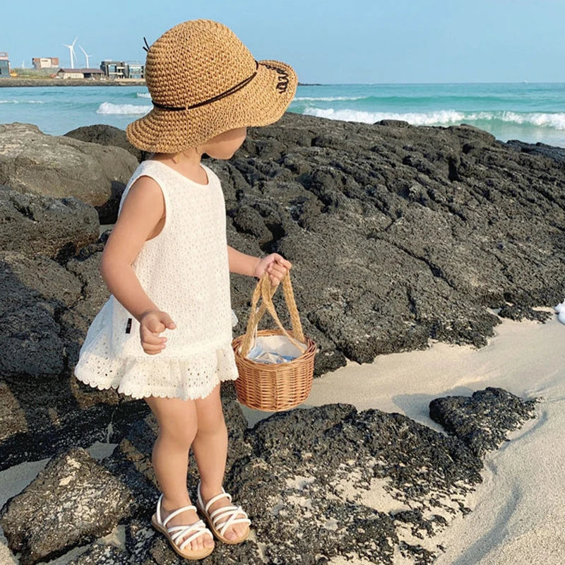 🌼 Girls 2024 Summer Lace Outfit Set – Sleeveless Top + Shorts | طقم صيفي بناتي 2024 – بلوزة دانتيل بدون أكمام + شورت أنيق للبنات الصغيرات