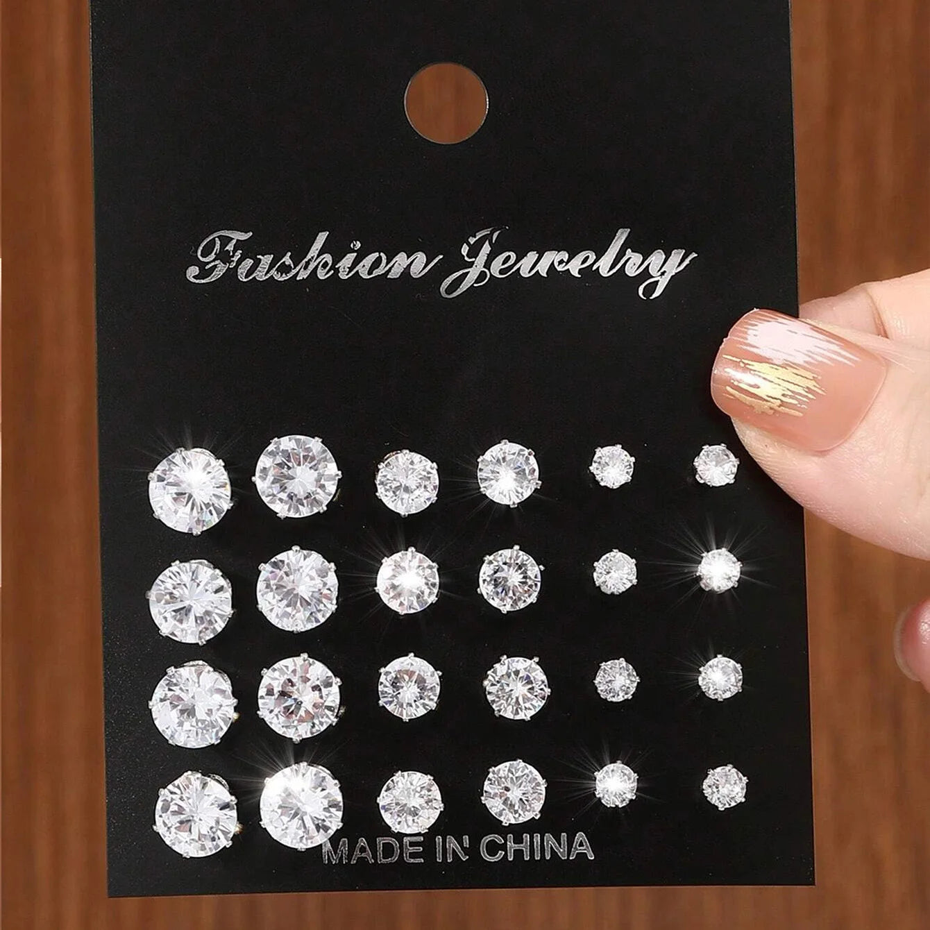 ✨ 12 Pairs Zirconia Stud Earrings – Luxurious, Simple & Shiny Gift Set 🔷 طقم 12 زوج من أقراط الزركونيا اللامعة – تصميم أنيق وبسيط هدية مثالية للأزواج والمناسبات