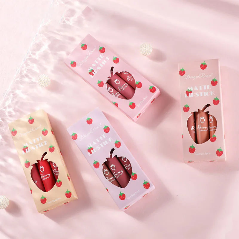 3-Piece Strawberry Velvet Matte Lip Glaze Set – Non-Stick Cup Liquid Lipstick | طقم 3 قطع من ملمع شفاه مخملي بطعم الفراولة – روج سائل مطفي لا يلطخ الكوب