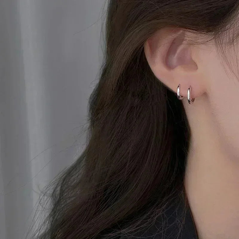 ✨ 2pcs Gold Color Tiny Hoop Earrings – Unisex Cartilage Piercing Jewelry 🔷 طقم حلقين ذهبيين صغيرين (قطعتان) – أقراط غضروف أنيقة للنساء والرجال