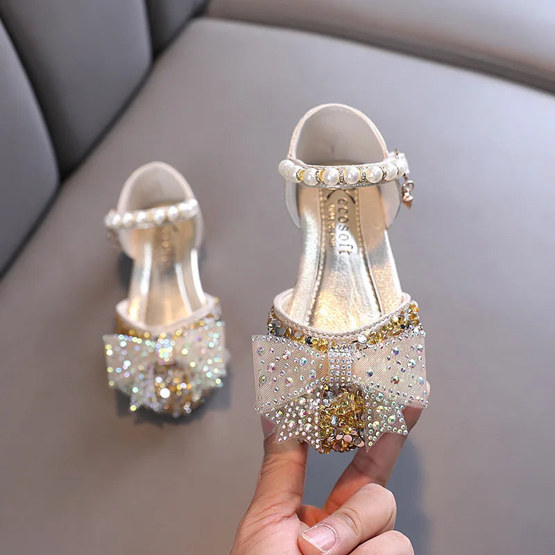 ✨ Girls Princess Sandals – Rhinestone & Sequin Bow Dress Shoes (Flat Heel) | صندل أميرة للبنات – فيونكة لامعة بحبات كريستال وكعب مسطح