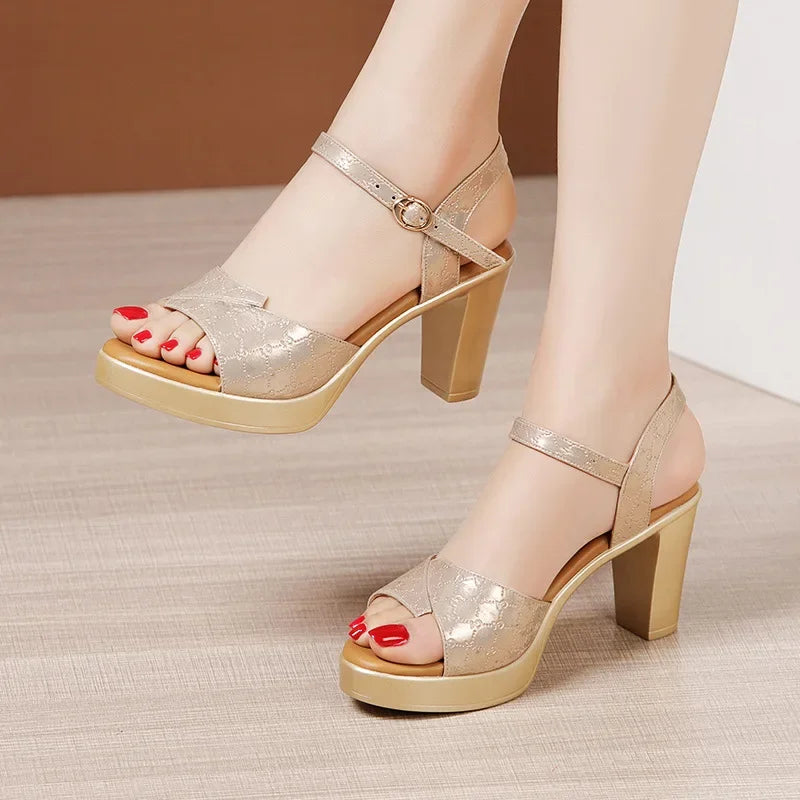 2025 Women’s Platform Block Heels Sandals – 8cm Thick Sole Elegant Office Shoes, Size 32–43 | صندل نسائي بكعب عريض ومنصة 8 سم – تصميم صيفي أنيق للمكتب، متوفر من المقاس 32 إلى 43