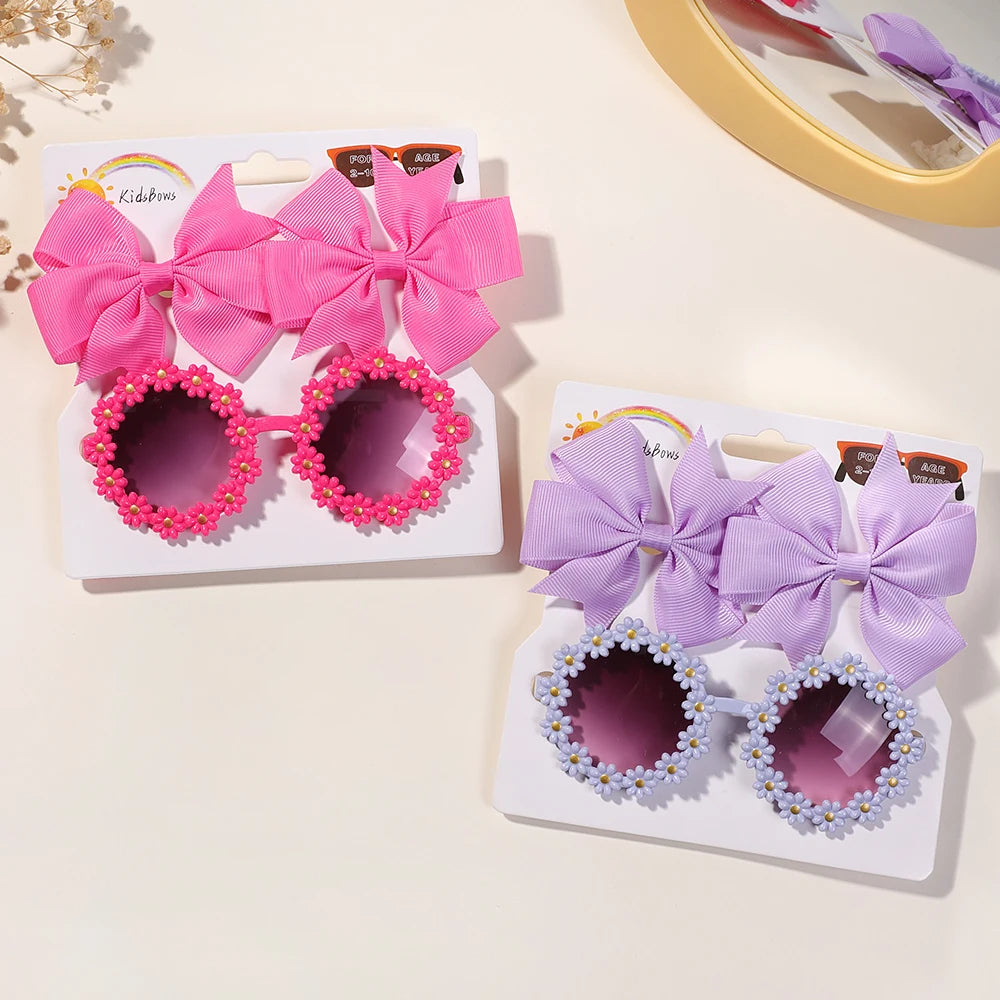 🌸 3Pcs Kids Retro Accessories Set – Cheer Bow Hairclips + Flower Sunglasses + Hairgrip | طقم إكسسوارات أطفال 3 قطع – فيونكات شعر + نظارات شمسية ريترو + مشبك بناتي