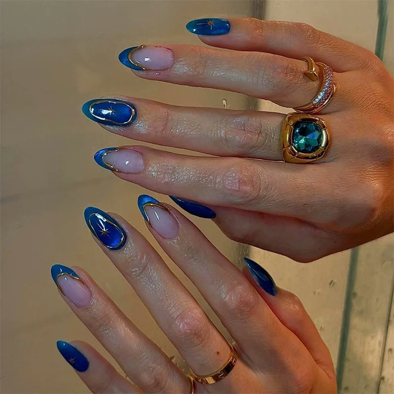 24 قطعة أظافر صناعية بشكل لوزي مع لاصق وديكور فضي – 24Pcs Almond Shape Fake Nails with Glue & Silver Bow Design