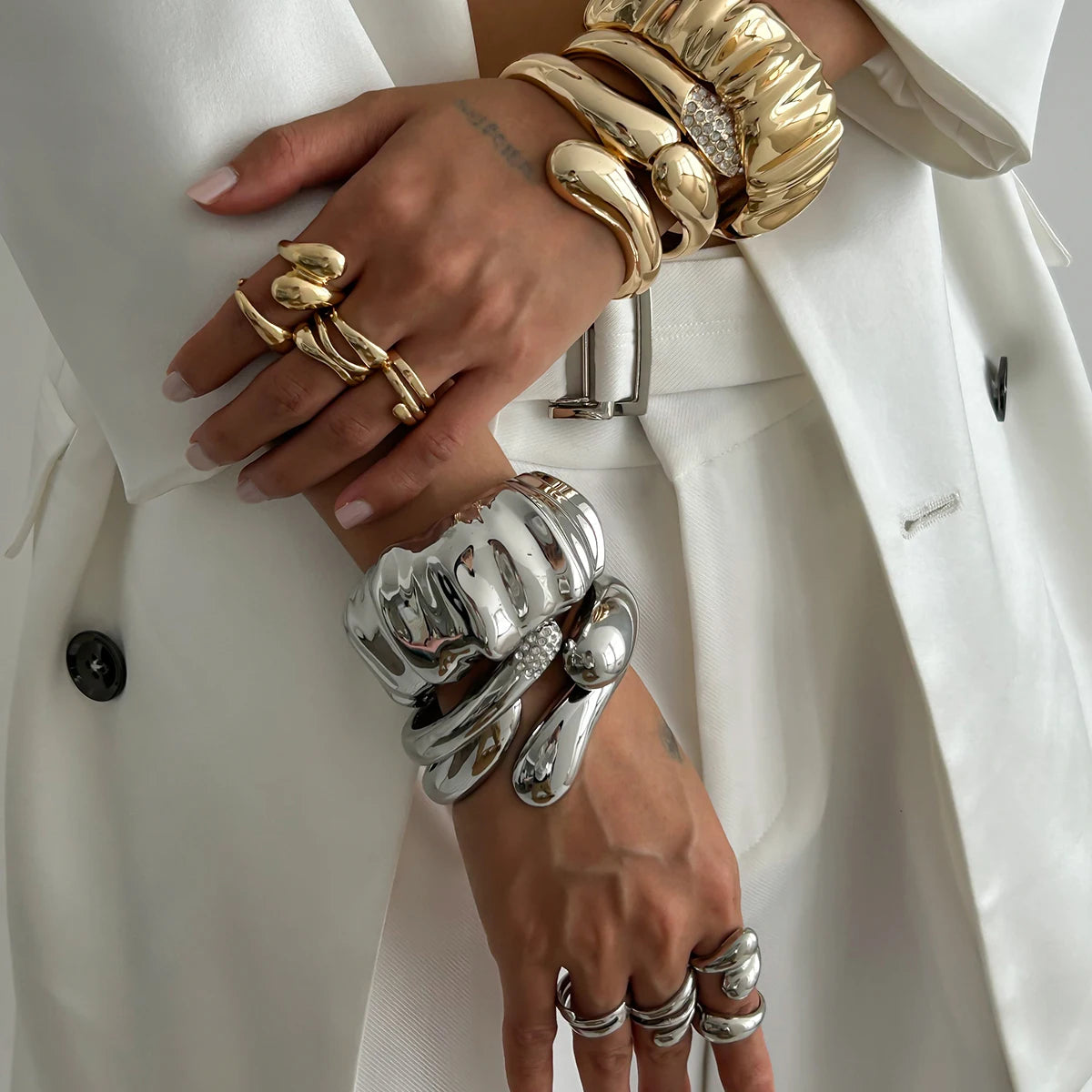 ✨ Ingemark Water Drop Rhinestone Hip Hop Bangle – Chunky Irregular Steampunk Bracelet 🔷 سوار ماء الزمرد من إنجمارك – تصميم هيب هوب ضخم غير منتظم مزين بفصوص براقة