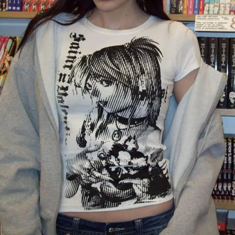 💥 Y2K Anime Streetwear Crop Top 👕 – 90s Vintage Harajuku Print Tee for Women | توب كروب بطبعة أنمي – ستايل هاراجوكو ياباني مستوحى من التسعينات للنساء