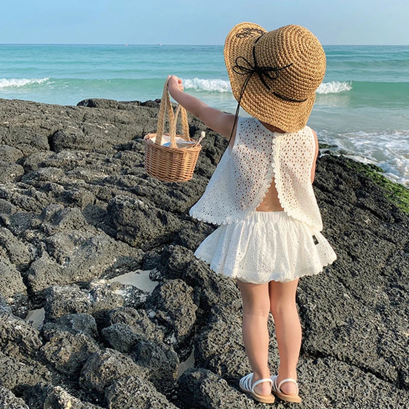 🌼 Girls 2024 Summer Lace Outfit Set – Sleeveless Top + Shorts | طقم صيفي بناتي 2024 – بلوزة دانتيل بدون أكمام + شورت أنيق للبنات الصغيرات