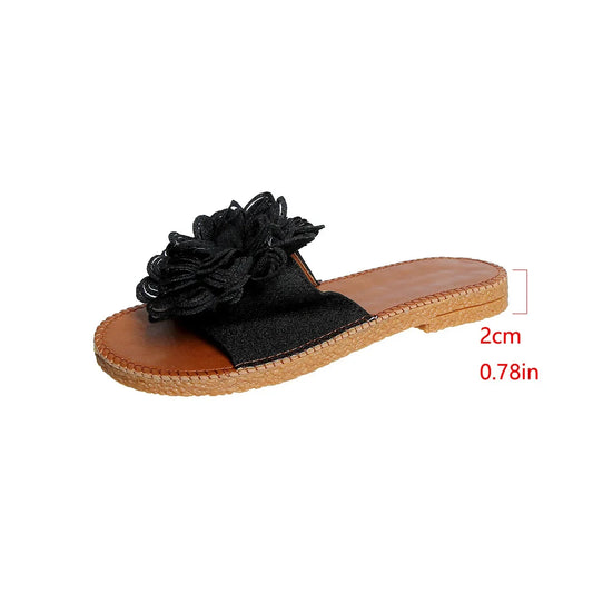 Women’s Floral Flat Summer Slippers – Casual Open-Toe Pink Dress Sandals for Walking & Outdoor Wear | شباشب نسائية مسطحة بزهرة صيفية – صنادل أنيقة مفتوحة للمشي والاستخدام الخارجي باللون الوردي
