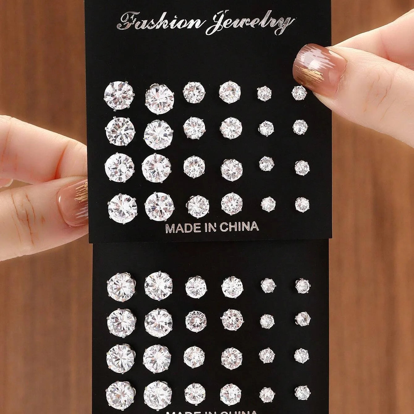 ✨ 12 Pairs Zirconia Stud Earrings – Luxurious, Simple & Shiny Gift Set 🔷 طقم 12 زوج من أقراط الزركونيا اللامعة – تصميم أنيق وبسيط هدية مثالية للأزواج والمناسبات