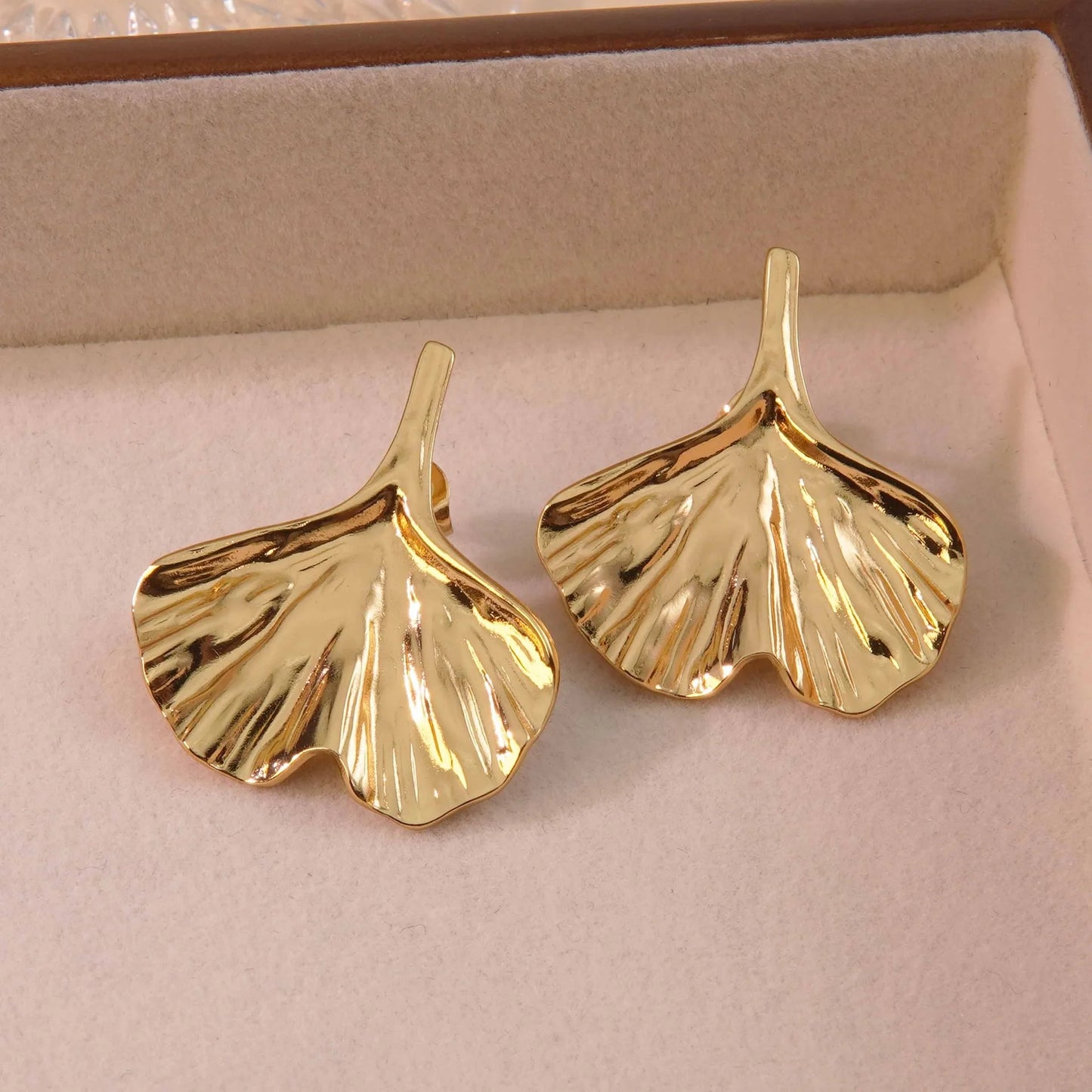 ✨ 18K Gold Plated Butterfly Stud Earrings – Waterproof Stainless Steel Charm Jewelry 🔷 أقراط ستد فراشة مطلية بالذهب عيار 18 – إكسسوار مقاوم للماء عالي الجودة من الستانلس ستيل