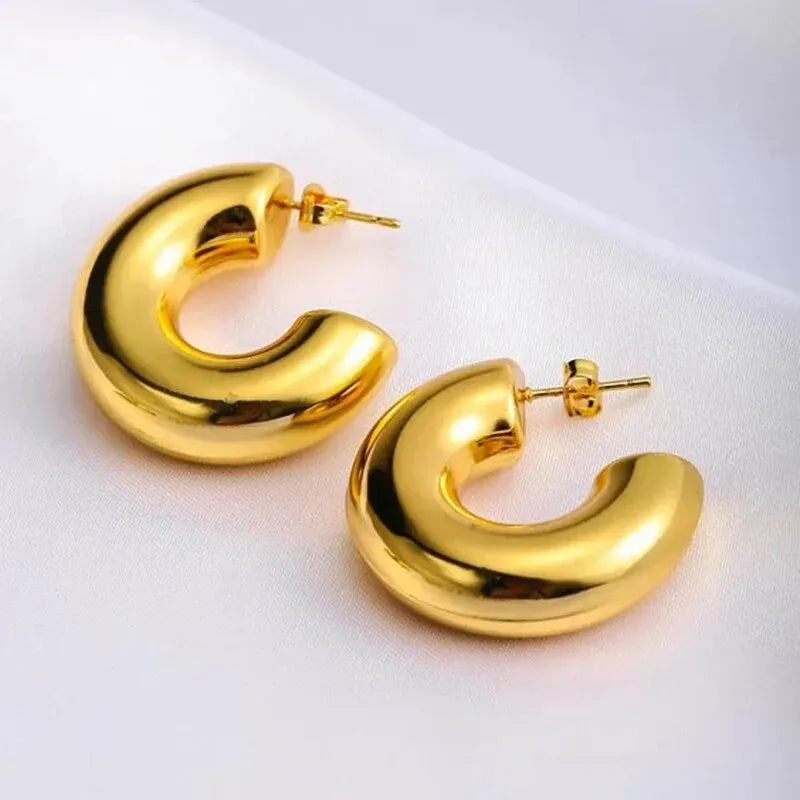 🌀 Trendy Circle Twist Hoop Earrings – Gold Tone | أقراط حلق دائرية ملتفة عصرية للنساء – لون ذهبي أنيق