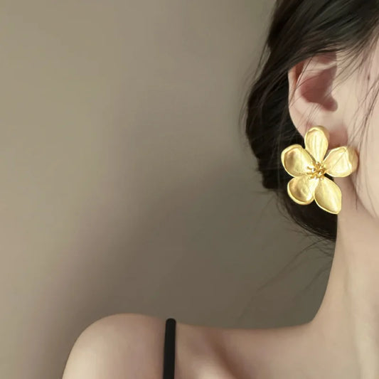 ✨ 18K Gold Plated Butterfly Stud Earrings – Waterproof Stainless Steel Charm Jewelry 🔷 أقراط ستد فراشة مطلية بالذهب عيار 18 – إكسسوار مقاوم للماء عالي الجودة من الستانلس ستيل