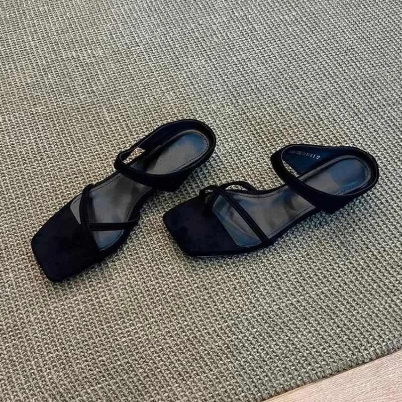 Women’s Vintage Square Toe Wedge Sandals – Simple Slip-On Summer Slippers with Toe Strap | صندل نسائي صيفي بكعب سميك ومقدمة مربعة – تصميم بسيط مع رباط إصبع بطابع كلاسيكي أنيق
