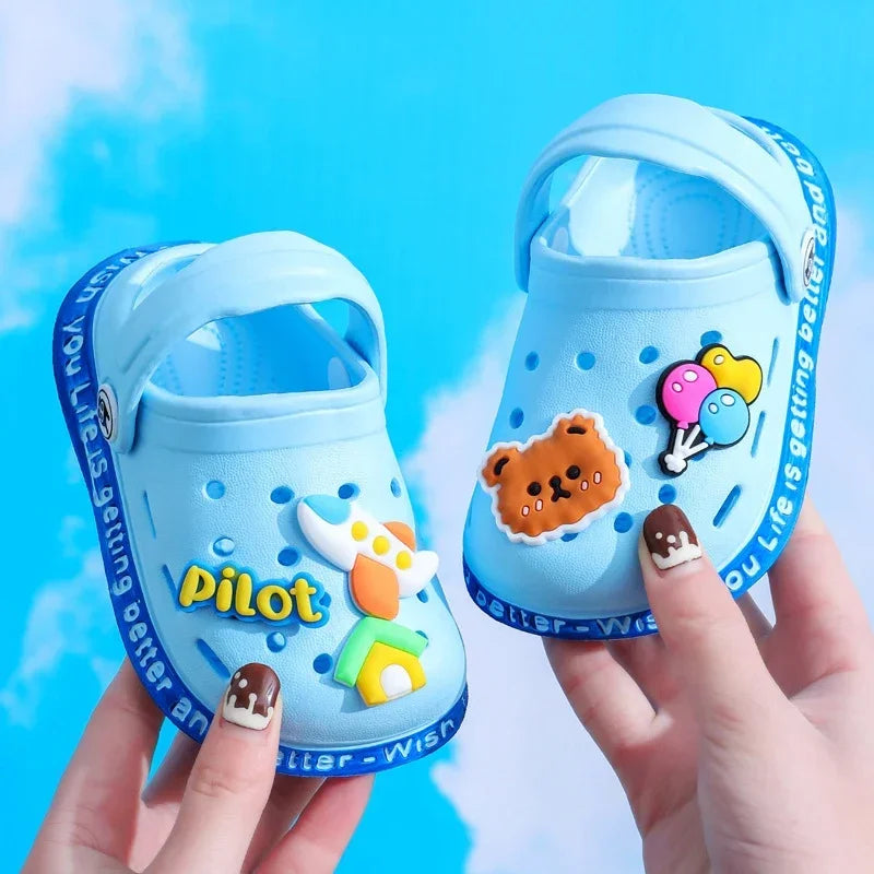 🦕 Kids Summer Garden Clogs – Lightweight Cartoon Slip-On Sandals | صنادل أطفال صيفية كروكس كرتونية – خفيفة ومريحة بتهوية عالية