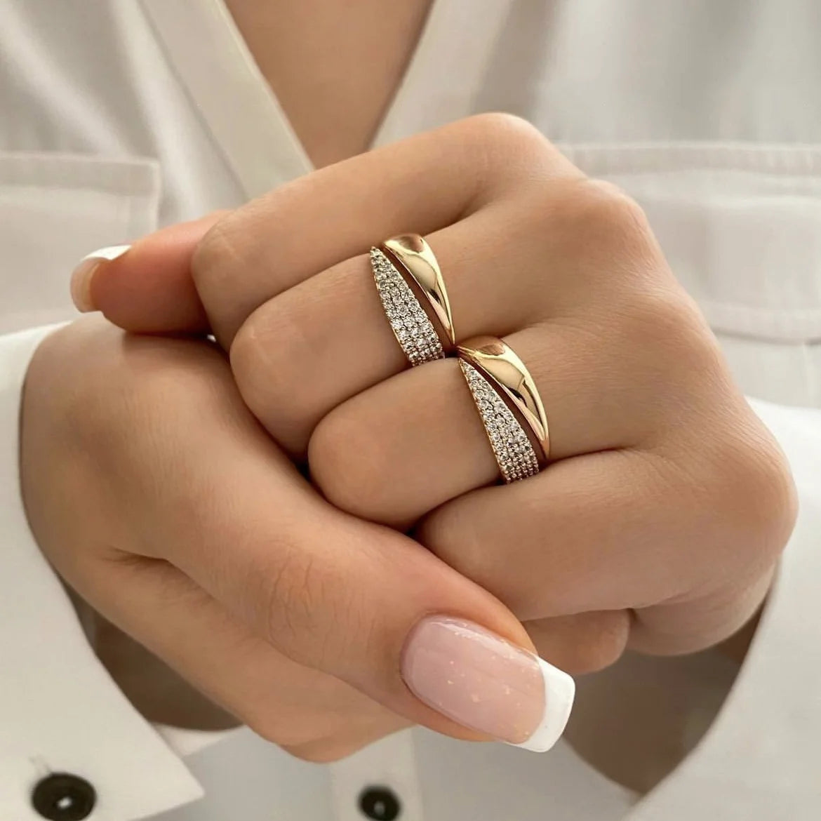 ✨ 2024 Sun Ring with Natural Stone – 18K Gold Plated Stainless Steel 🔷 خاتم شمس 2024 للنساء – مطلي ذهب 18K من الستانلس ستيل مع حجر طبيعي وتصميم معدني مجوّف