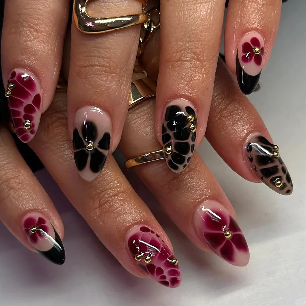 24 قطعة أظافر صناعية بشكل لوزي مع لاصق وديكور فضي – 24Pcs Almond Shape Fake Nails with Glue & Silver Bow Design