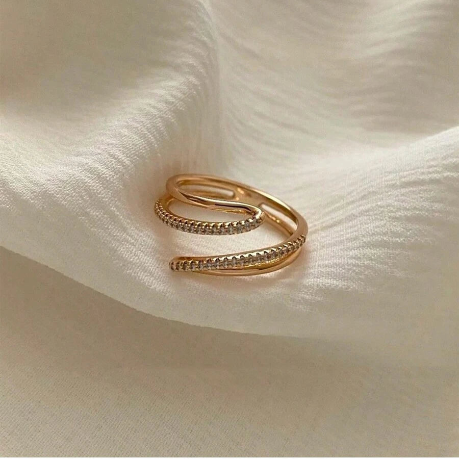 ✨ 2024 Sun Ring with Natural Stone – 18K Gold Plated Stainless Steel 🔷 خاتم شمس 2024 للنساء – مطلي ذهب 18K من الستانلس ستيل مع حجر طبيعي وتصميم معدني مجوّف