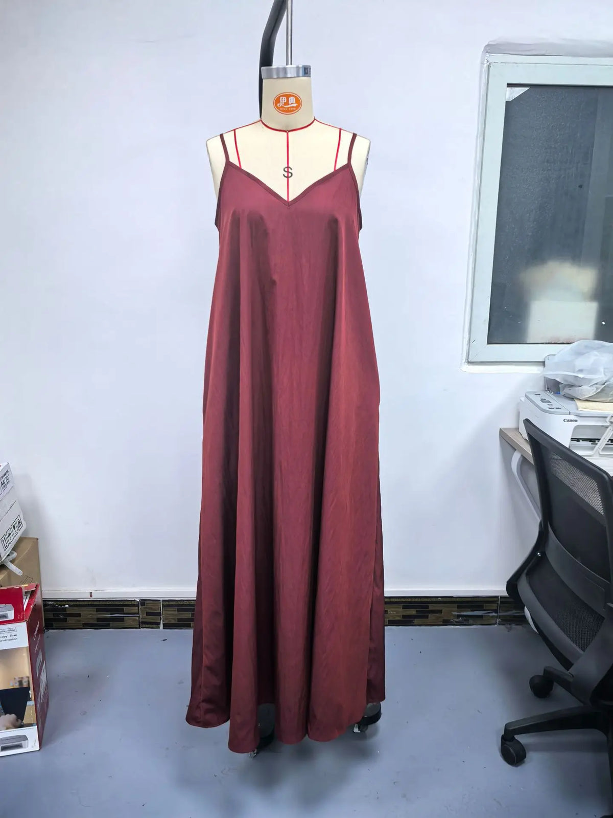Women Linen Spaghetti Strap Maxi Dress V Neck Loose Swing Long Dress With Pockets Casual Summer Beach Vacation Sundress Ladies