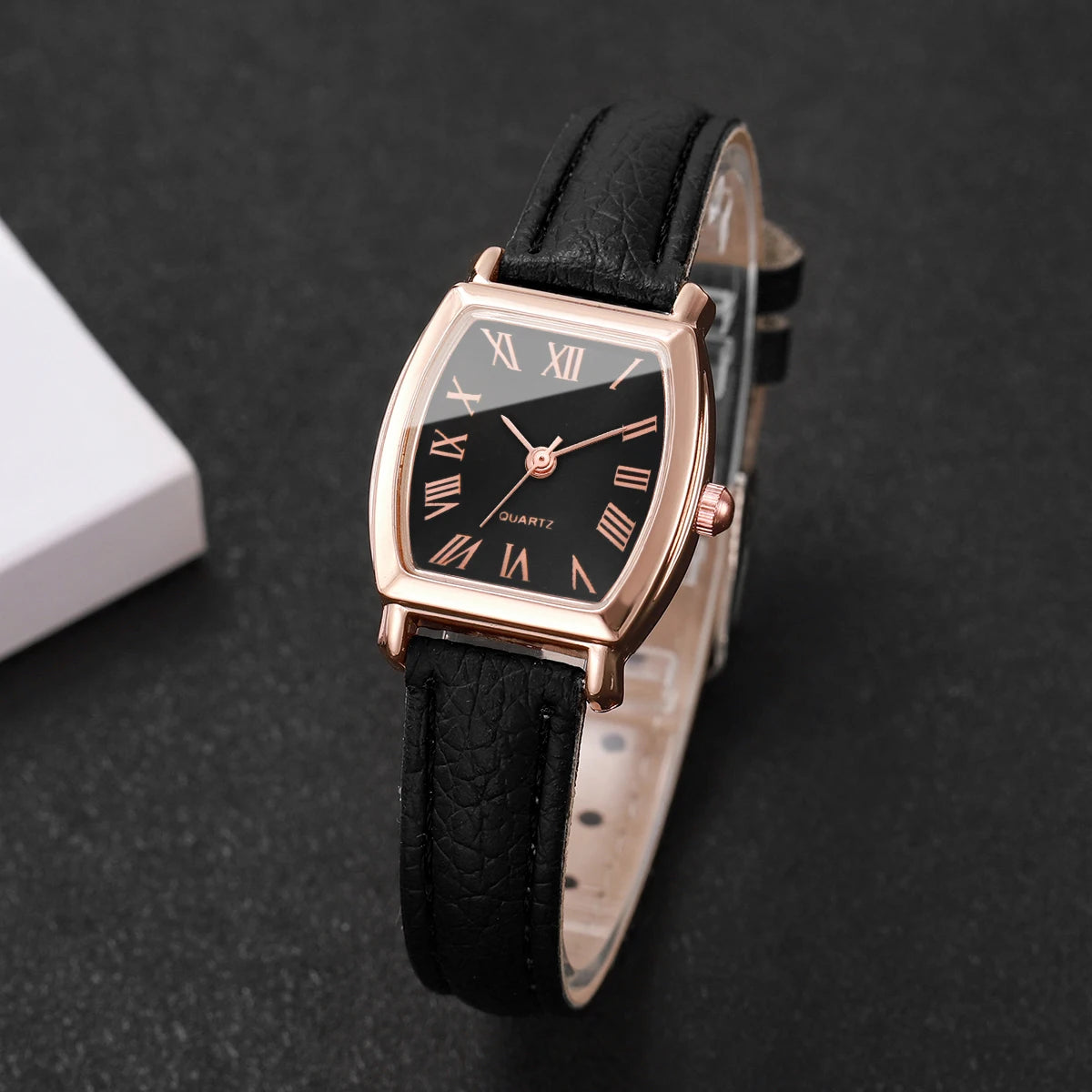 Elegant Tonneau Women Quartz Watch Leather Strap Roman Dial Fashion Ladies Wristwatches Relogio Feminino（Without Box）