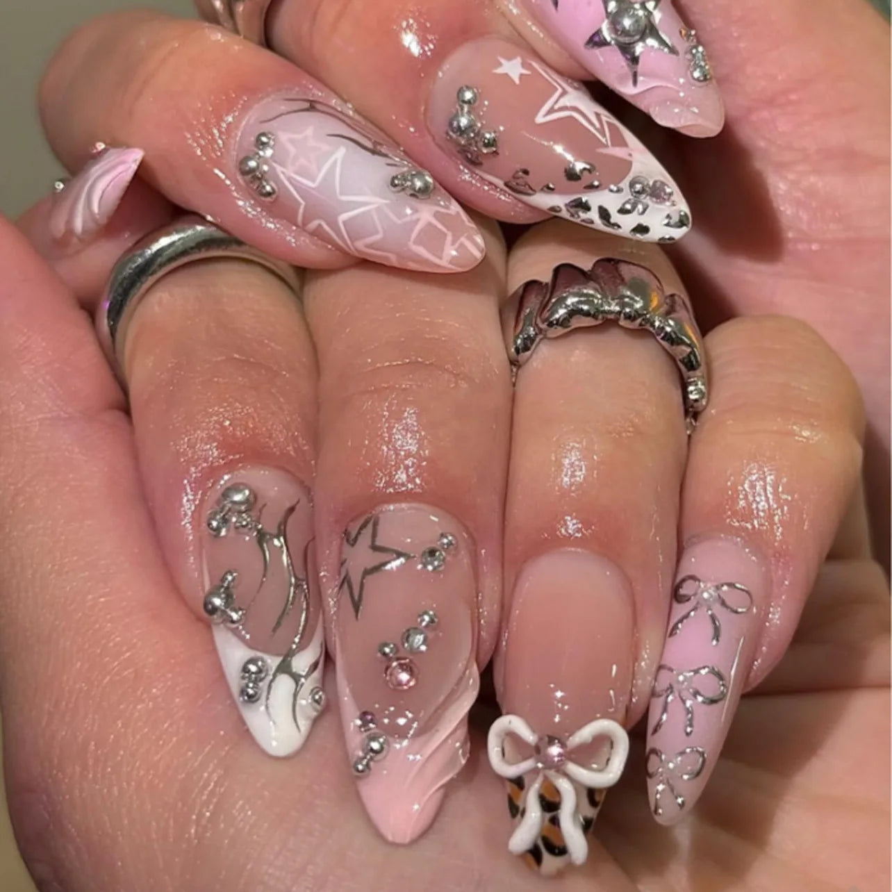 24Pcs Wine Red Almond Bow Heart Designs Press on Nails Glitter Cat Eye Diamond Nail Patch Wearable Elegant Full Cover Nail Tips