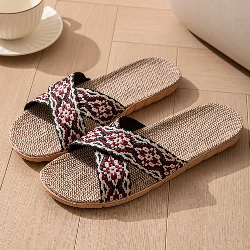 Open-Toe Crossed Linen Slippers – Unisex Summer Indoor Sandals | شباشب صيفية مفتوحة من الكتان للرجال والنساء – تصميم متقاطع مريح للمنزل