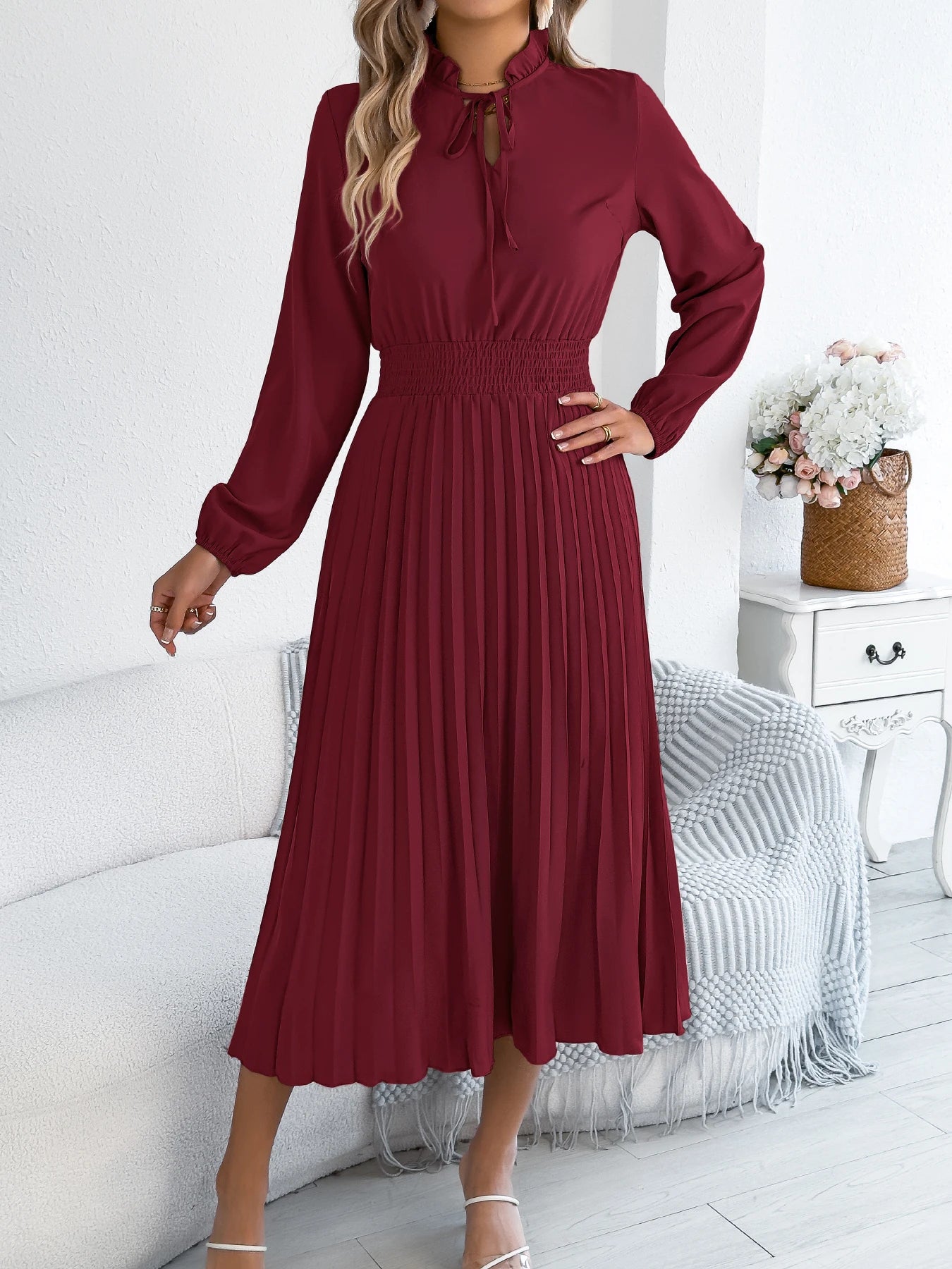 New Arrival Elegant V-Neck Lace-Up Pleated Maxi Dress – Autumn/Spring 2026