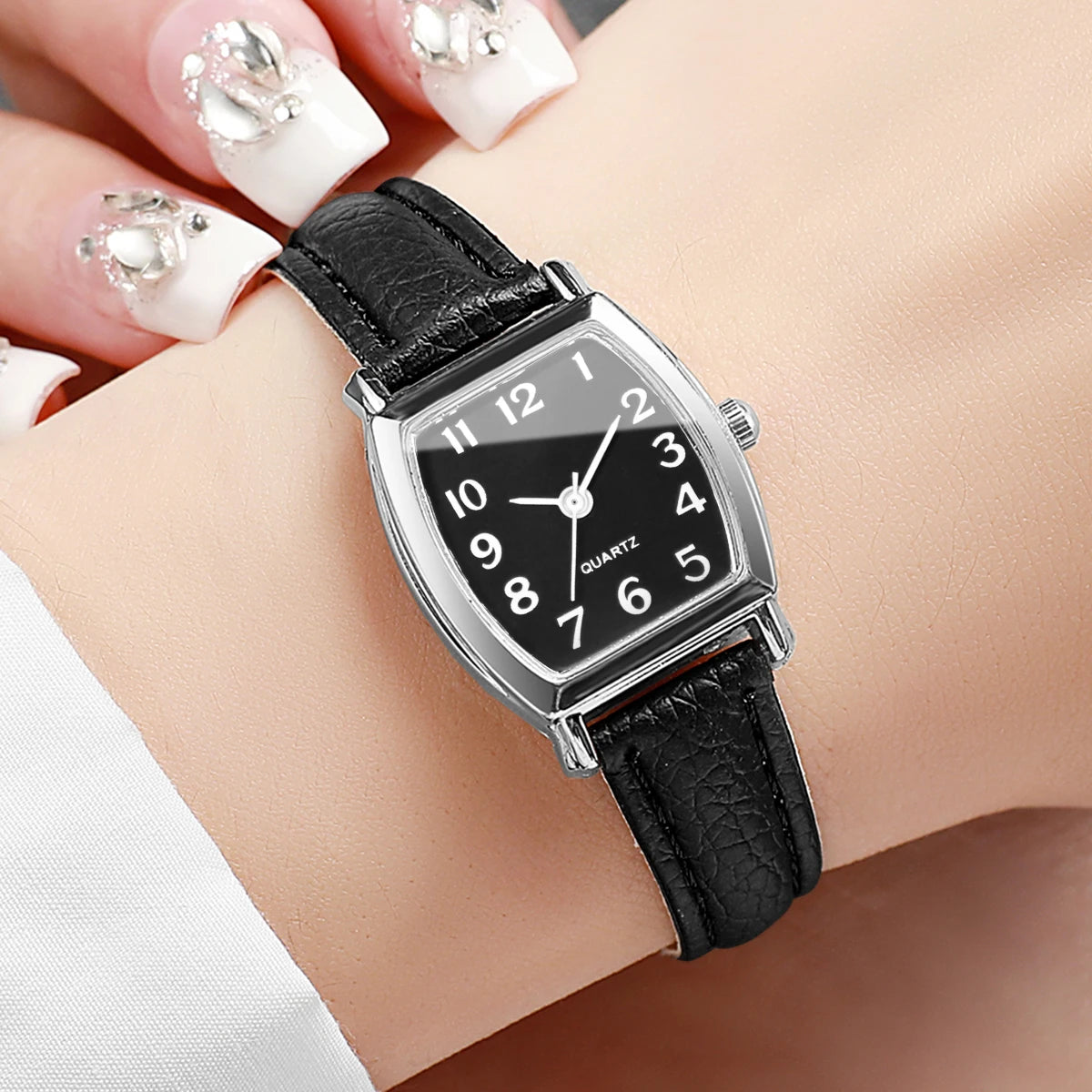 Elegant Tonneau Women Quartz Watch Leather Strap Arabic Dial Fashion Ladies Wristwatches Relogio Feminino（Without Box）