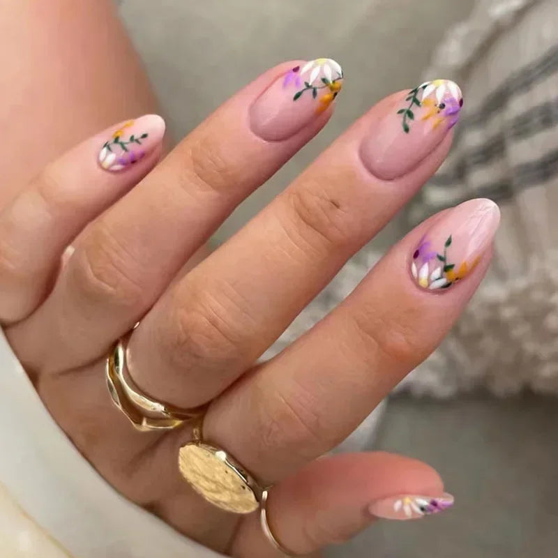 24Pcs Simple Green French False Nails Short Almond Fake Nails with Wave Line Design Wearable Round Head Press on Nail Tips