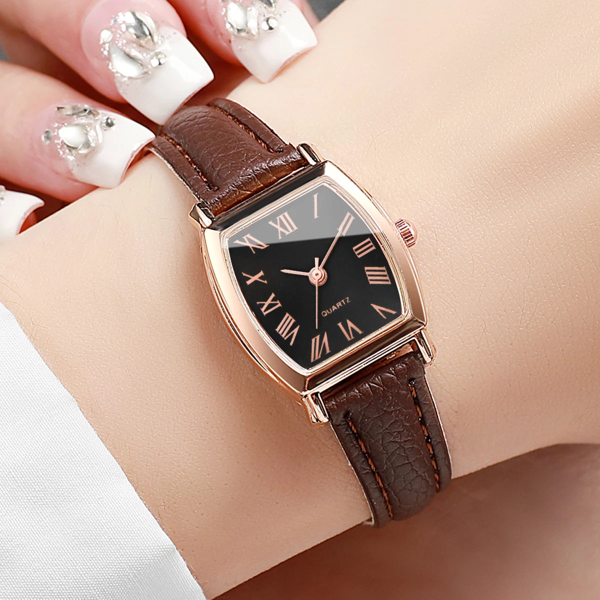 Elegant Tonneau Women Quartz Watch Leather Strap Roman Dial Fashion Ladies Wristwatches Relogio Feminino（Without Box）