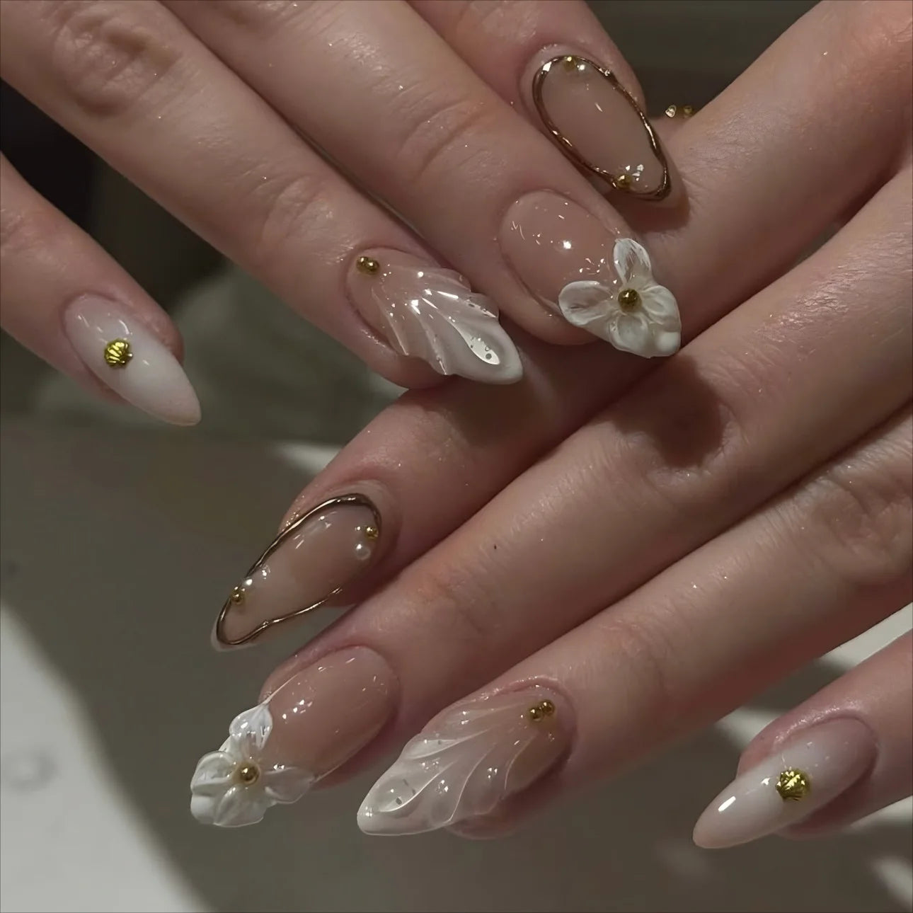 24Pcs Mid-length 3D Flowers Design Fingertips Sweet Butterfly Yellow Ripple Almond False Nails Detachable Full Cover Press Ons