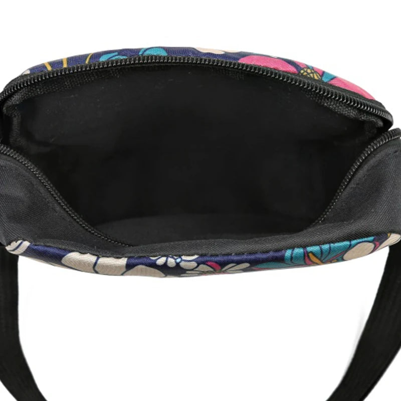 Mini crossbody bags for men and women, versatile and stylish, come in a variety of colors and are perfect for travel.