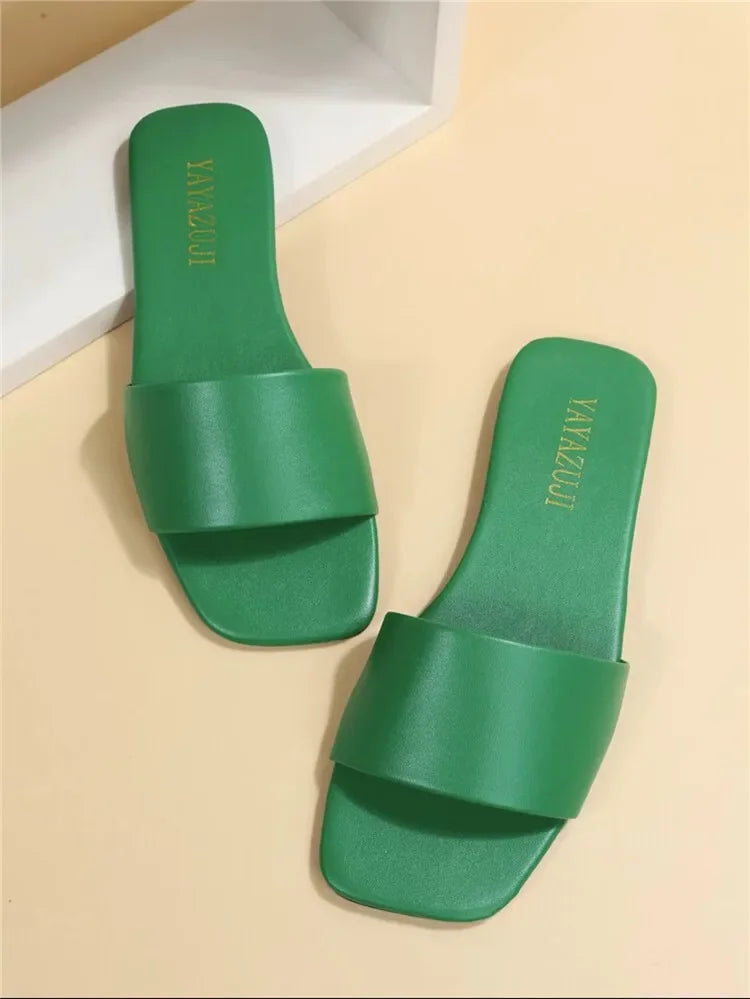 2023 Fashion Minimalist Slide Sandals – Women’s Open-Toe Beach Flats | شباشب نسائية صيفية 2023 – تصميم مينيمالي بحزام واحد مفتوحة من الأمام
