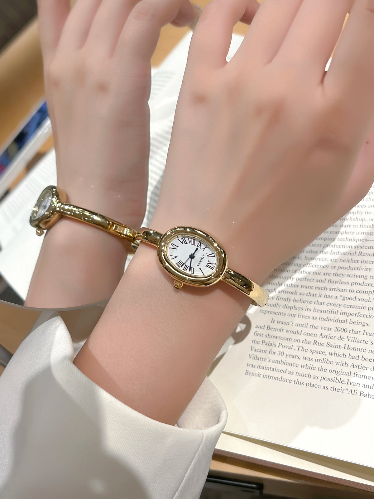 Fashion Lady's Gold Color Ovale Shape Watch for Party Stylish Accessory
