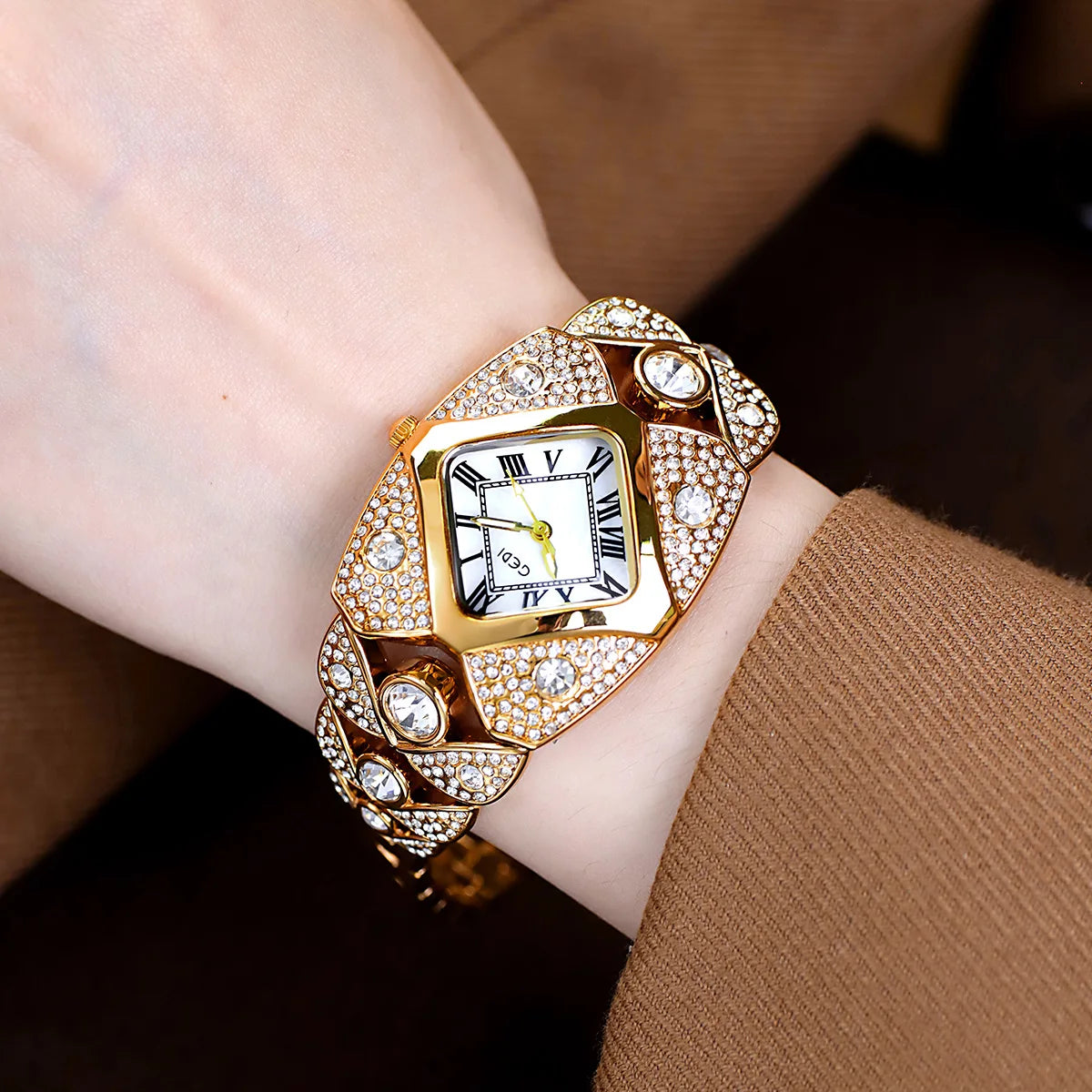2026 New Light Luxury Diamond Bracelet Women’s Watch – Square Design